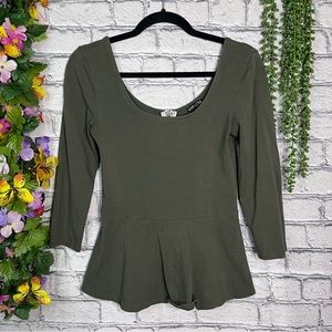 <🌼3/$30🌼Express 3/4 Sleeve Olive Green Peplum/Babydoll Top Size Small